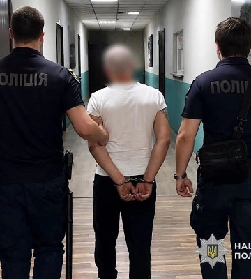 У Дніпрі поліцейські затримали зловмисника, який зухвало пограбував військовослужбовця
