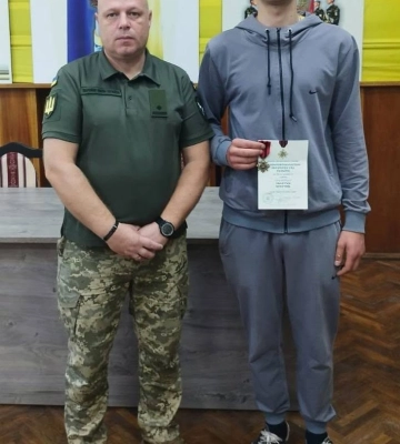 На Волині родині зниклого безвісти захисника передали відзнаку Головнокомандувача ЗСУ «Золотий Хрест»