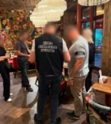 В Одесі затримали працівницю РТЦК та СП за підозрою у вимаганні 11 тис. доларів