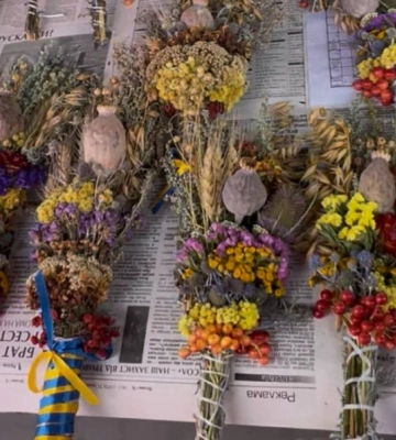 В яку ціну у Луцьку вже продають букети до Маковія
