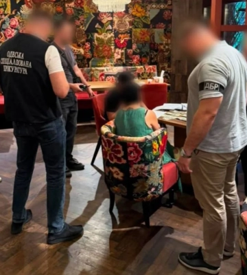 Требовала 11 000 долларов за оформление отсрочки - в Одесской области задержали сотрудницу ТЦК