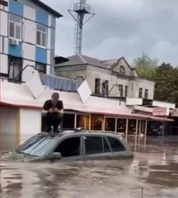 Хвилі як на морі: місто на Дніпропетровщині йде під воду, - ВІДЕО