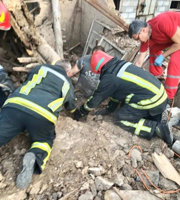 На чоловіка обвалився дах будинку: на Дніпропетровщині сталася надзвичайна ситуація