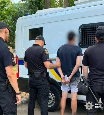 Дві гранати, понад 800 набоїв і дві оборудки: в Одесі затримали торговця зброєю