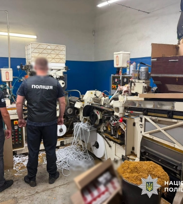 Масштабну підпільну тютюнову фабрику ліквідували поблизу Жовкви