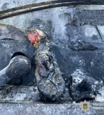 Підпалив авто з товаром після сварки: у Миколаєві поліцейські встановили чоловіка, підозрюваного в умисному пошкодженні майна