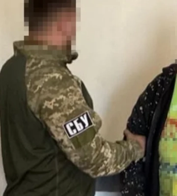 Агентка РФ з Хмельниччини "злила" дані про підрозділ сина-військового та готувала теракт: вона проведе за ґратами 15 років, - СБУ. ФОТО