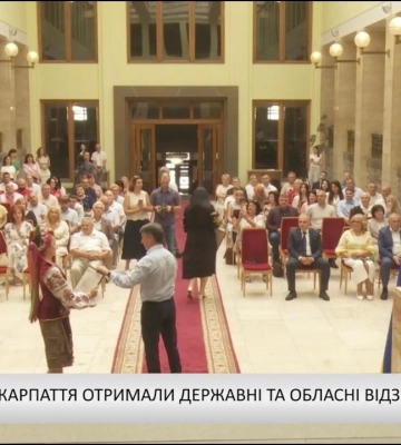 Медики Закарпаття отримали державні та обласні відзнаки (відео)