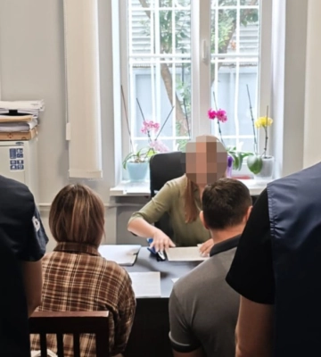 Два года не являлась на службу, но получила 1,5 млн: подозрение объявили бывшему комбату и военнослужащей