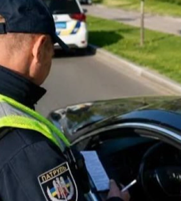 Запропонував поліцейським 3 тисячі хабаря: на Волині водій заплатить у вісім разів більше