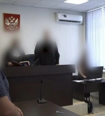 Украли миллионы: в Мелитополе 17-летнюю девушку осудили за участие в схеме телефонных мошенников (видео)