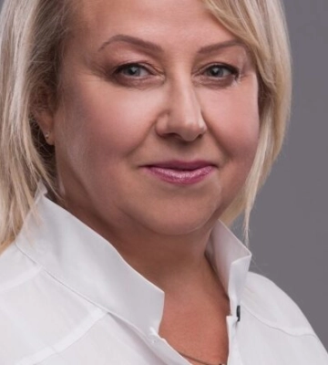Директорці черкаської гімназії присвоїли пам’ятну відзнаку