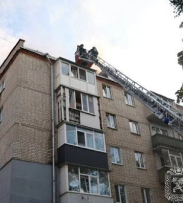 Росіяни атакували Харків БпЛА: у п’ятиповерхівці спалахнула покрівля, є постраждалі. ФОТОрепортаж