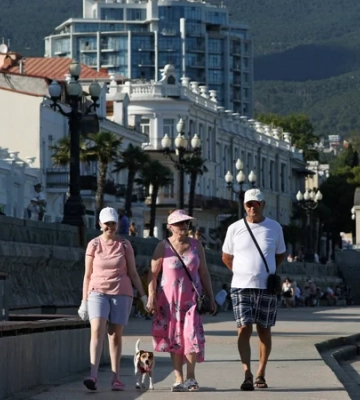 «Считают, что ситуация ухудшается». Из Крыма уезжают уже не только россияне, но и бизнес — Чистиков о кризисе со светом, связью и топливом