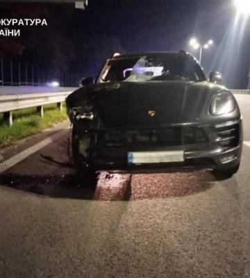 На трасі Київ-Бориспіль водій Porsche збив пішохода на смерть (ФОТО)