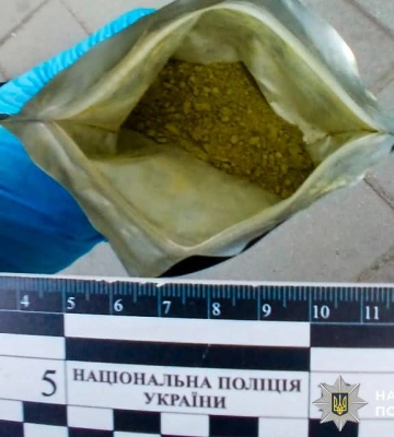 На Рівненщині чоловік отримав поштою понад 200 грамів кратому: йому загрожує до восьми років ув’язнення