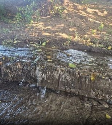 Чопики не помогли: криворожане жалуются на очередную утечку воды