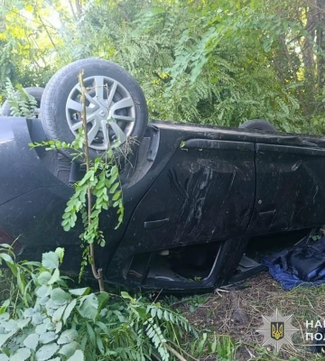 На Львівщині зіткнулися Renault та Land Rover: троє людей потрапили до лікарні, - ФОТО