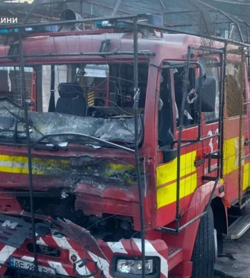 Під час ліквідації пожежі рятувальники потрапили під повторний удар рф на Дніпропетровщині