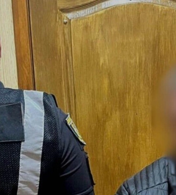 Погрожував, стріляв і пропонував хабар: на Одещині чоловік постане перед судом за низку злочинів