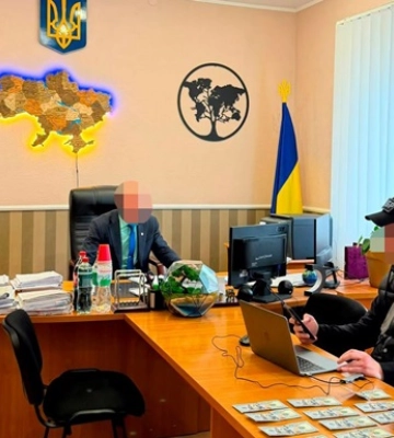 Взятка за "нужное" решение: разоблачен глава райсуда на Харьковщине