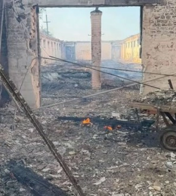 Ворожий удар зруйнував стайню Запорізького кінного заводу (ФОТО)