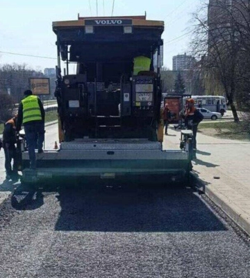 У Львові на вулиці Зеленій ремонтуватимуть пошкоджене асфальтне покриття: рух транспорту обмежуватимуть