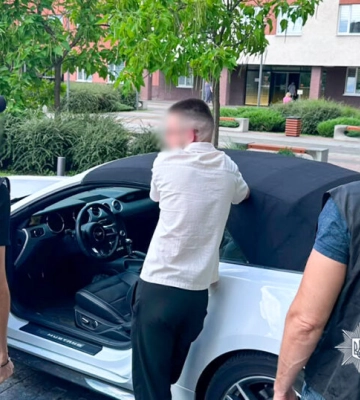 В Одесі викрито зловмисників, які через телеграм продавали номерні знаки на автомобілі