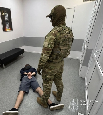 У Києві затримали організатора схеми переправлення чоловіків до Молдови: просив за послугу 14 тисяч євро