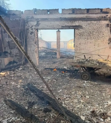 Російський удар зруйнував стайню Запорізького кінного заводу