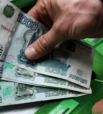 Росіяни стали менше відкладати гроші через зростання цін