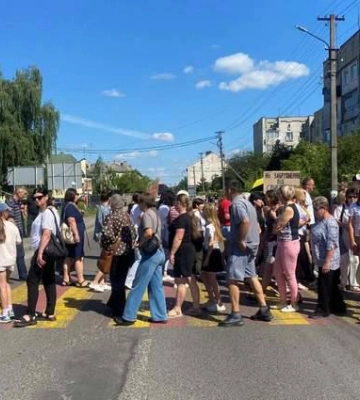 У Раві-Руській люди перекрили дорогу до кордону через сморід від спиртзаводу