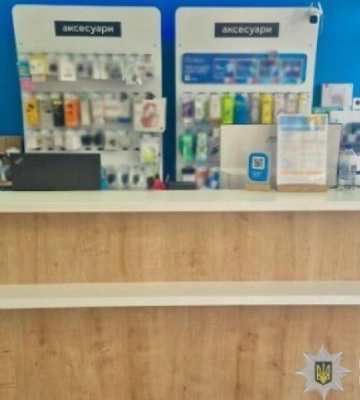 У Дніпрі судять продавця, який тишком виніс з магазину мобілок на 122 тисячі гривень