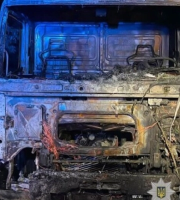 Підпалили вантажівку: криворізькі поліцейські затримали 22-річних спільників
