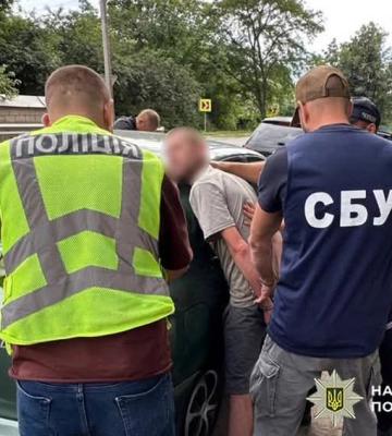 На Хмельниччині поліція викрила чоловіка, який продав вогнепальну зброю