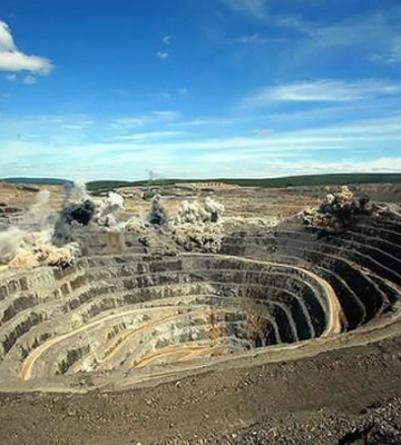 Полтавський ГЗК зупиняється через проблеми з логістикою та ПДВ