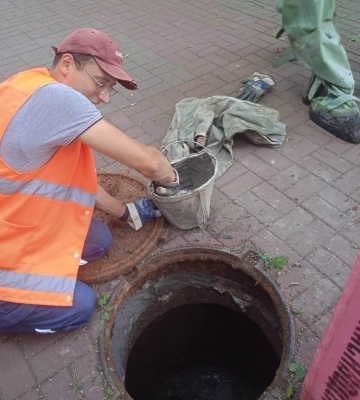 Шкідники у Черкасах спричинили просідання тротуару (ФОТО)