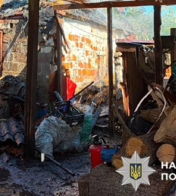 Російський удар по Лозівському району: у вогні опинилася господарча споруда, серед постраждалих — діти
