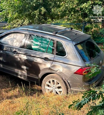 П'яний водій вилетів з дороги та врізався в гараж і паркан у Кропивницькому 