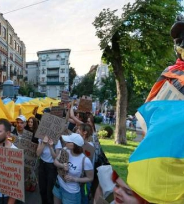 Пятый день подряд: в Киеве и других городах люди вышли на протесты против отставки Федорова