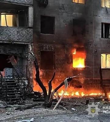 У Сумах ворог вдарив БпЛА по багатоповерхівці: є поранені, серед яких діти, - поліція. ФОТО