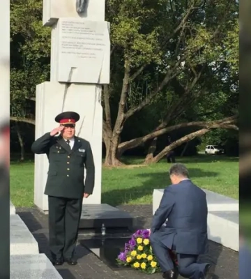 Порошенко ставав на коліна. Депутат-історик нагадав, як офіційний Київ сприяв історичному примиренню з поляками