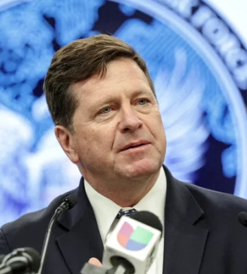 Cенат утвердил главой разведывательного сообщества США прокурора и партнера Трампа по гольфу Джея Клейтона