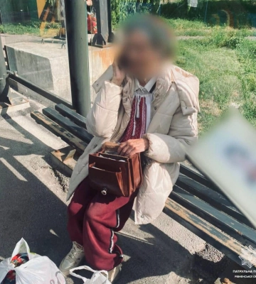 У Рівному патрульні допомогли літній жінці повернутися додому