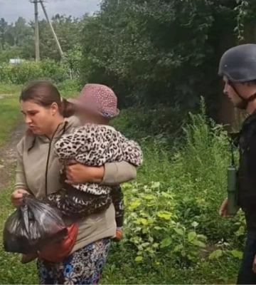 Евакуаційна група "Фенікс" вивезла з прикордоння Сумщини маму з дитиною