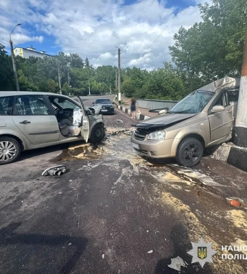 У Житомирі карколомна ДТП відправила до шпиталю трьох дорослих та двох маленьких дітей
