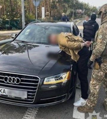 Ошукав матір загиблого військового на майже 7 млн грн: шахрая засуджено до 8 років. ФОТО