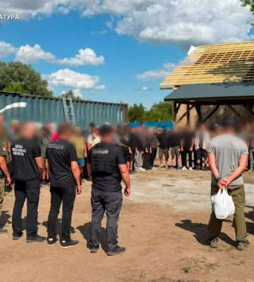 В Одесской области десятки военных вместо службы несколько месяцев строили начальнику воинской части частный дом, майор задержан