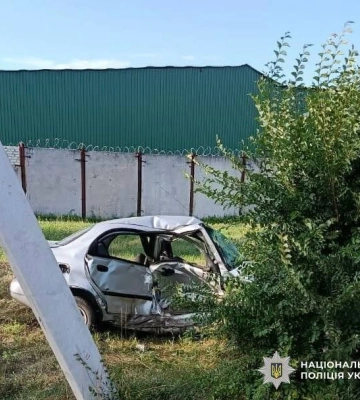 На Кіровоградщині літній водій легковика загинув на місці ДТП, а його маленький пасажир у лікарні
