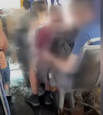 У Києві водія маршрутки, у якої потекла криша у зливу, оштрафували за несправний транспорт